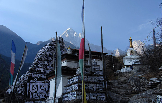 Fly to Lukla (2,820 m) and trek to Phakding (2,610 m)